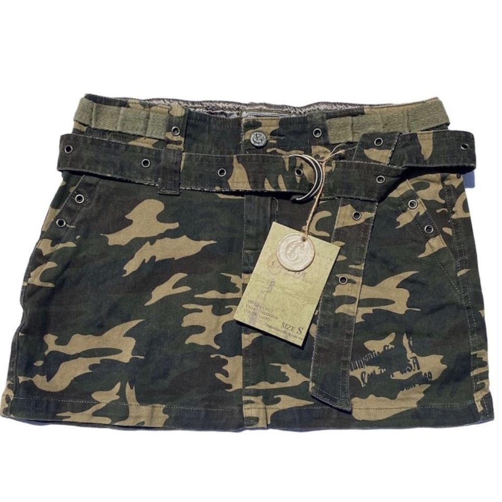 Camo Mini Skirt 🤎